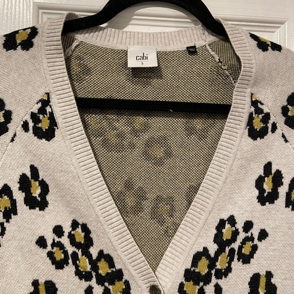 Cabi Kiki Leopard Print V Neck Button Front Knit Cardigan Gray Black Size S - Picture 2 of 12